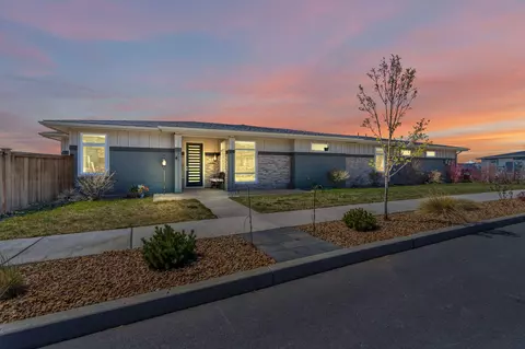 3701 SW 45th St, Redmond, OR 97756