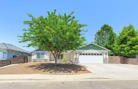 115 Tennessee View Ln, Cave Junction, OR 97523