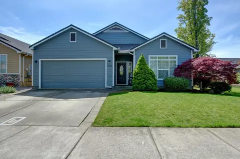 2606 Parkwood Village Ln, Central Point, OR 97502