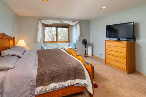 Bedroom - 22390 Mcardle Rd, Bend, OR 97702 photo 1 of 3