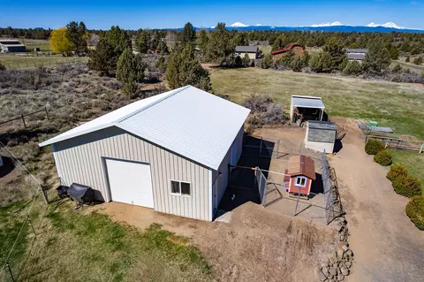 View/Area - 22390 Mcardle Rd, Bend, OR 97702 photo 13 of 14
