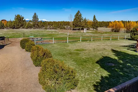 View/Area - 22390 Mcardle Rd, Bend, OR 97702 photo 5 of 14