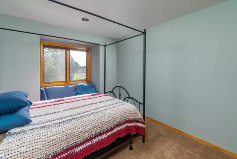 Bedroom - 22390 Mcardle Rd, Bend, OR 97702 photo 2 of 3