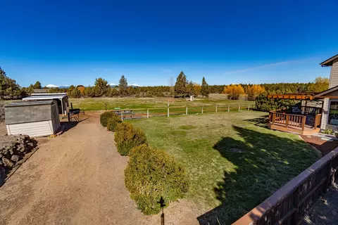 Exterior - 22390 Mcardle Rd, Bend, OR 97702 photo 7 of 23