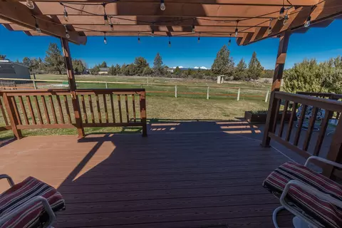 Exterior - 22390 Mcardle Rd, Bend, OR 97702 photo 9 of 23