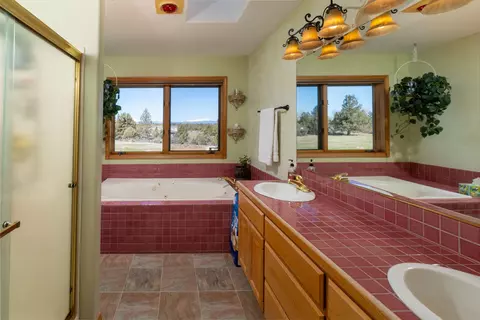Bath - 22390 Mcardle Rd, Bend, OR 97702 photo 2 of 3