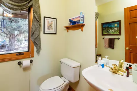 Bath - 22390 Mcardle Rd, Bend, OR 97702 photo 3 of 3