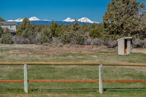 View/Area - 22390 Mcardle Rd, Bend, OR 97702 photo 6 of 14