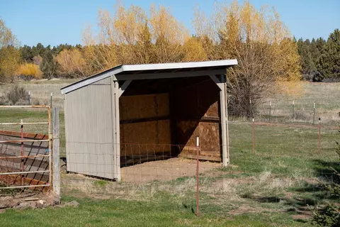 Exterior - 22390 Mcardle Rd, Bend, OR 97702 photo 18 of 23