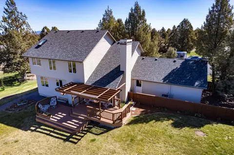 Exterior - 22390 Mcardle Rd, Bend, OR 97702 photo 4 of 23