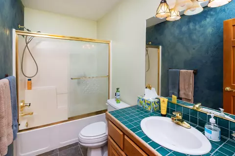 Bath - 22390 Mcardle Rd, Bend, OR 97702 photo 1 of 3