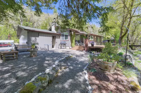 Exterior - 3445 Granite Hill Rd, Grants Pass, OR 97526 photo 8 of 16