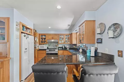 Kitchen - 3445 Granite Hill Rd, Grants Pass, OR 97526 photo 2 of 3