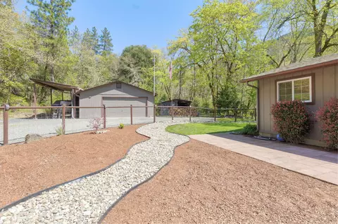 Exterior - 3445 Granite Hill Rd, Grants Pass, OR 97526 photo 14 of 16