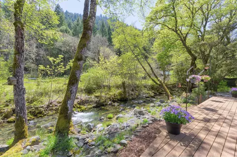 Exterior - 3445 Granite Hill Rd, Grants Pass, OR 97526 photo 4 of 16
