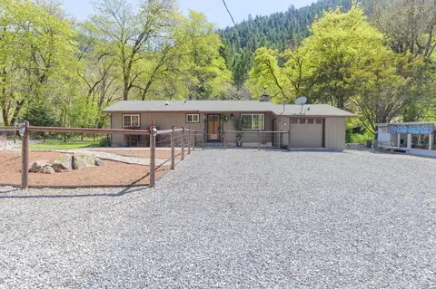 Exterior - 3445 Granite Hill Rd, Grants Pass, OR 97526 photo 13 of 16