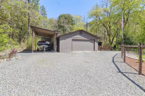 Exterior - 3445 Granite Hill Rd, Grants Pass, OR 97526 photo 11 of 16