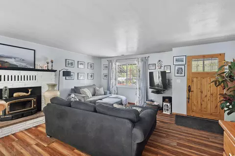 Living - 3445 Granite Hill Rd, Grants Pass, OR 97526 photo 4 of 4