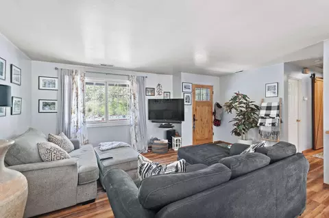Living - 3445 Granite Hill Rd, Grants Pass, OR 97526 photo 2 of 4