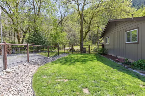 Exterior - 3445 Granite Hill Rd, Grants Pass, OR 97526 photo 16 of 16