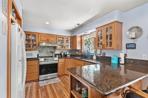 Kitchen - 3445 Granite Hill Rd, Grants Pass, OR 97526 photo 1 of 3