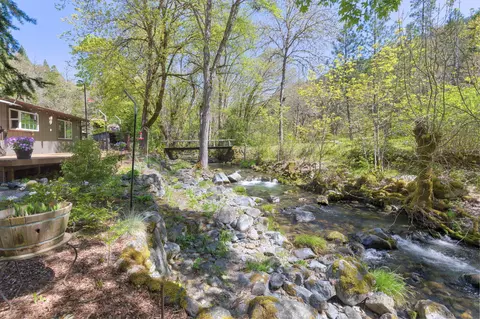 Exterior - 3445 Granite Hill Rd, Grants Pass, OR 97526 photo 7 of 16