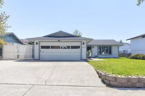 127 Southridge Way, Grants Pass, OR 97527