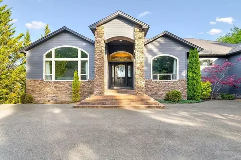 1921 NW Crown St, Grants Pass, OR 97526