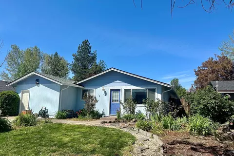 25 N Buchanan Ave, Eagle Point, OR 97524