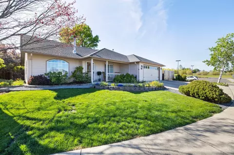 537 Westminster Dr, Eagle Point, OR 97524