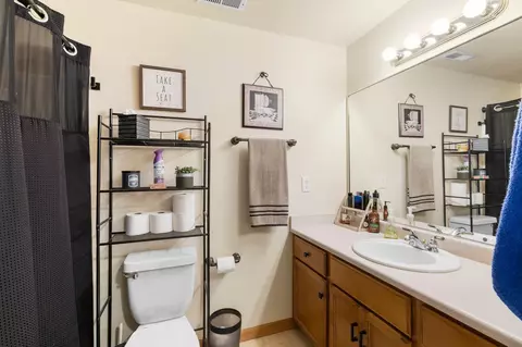 Bath - 537 Westminster Dr, Eagle Point, OR 97524 photo 1 of 2