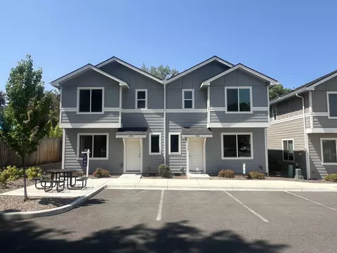 402 Oak St, Phoenix, OR 97535 photo 1