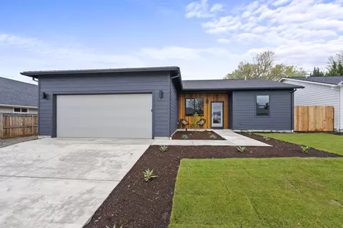 2480 Powell St, Medford, OR 97504