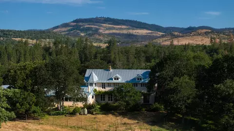 1800 S Obenchain Rd, Eagle Point, OR 97524