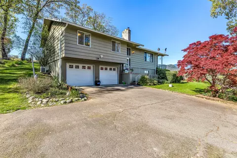 7681 Rapp Ln, Talent, OR 97540