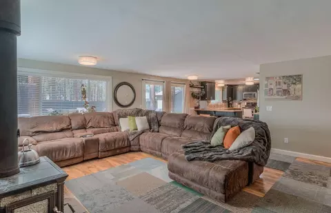 Living - 56243 Solar Dr, Bend, OR 97707 photo 2 of 3