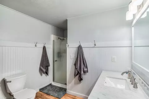 Bath - 56243 Solar Dr, Bend, OR 97707 photo 2 of 2