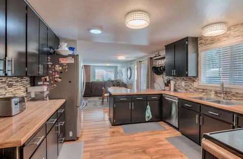 Kitchen - 56243 Solar Dr, Bend, OR 97707 photo 1 of 2