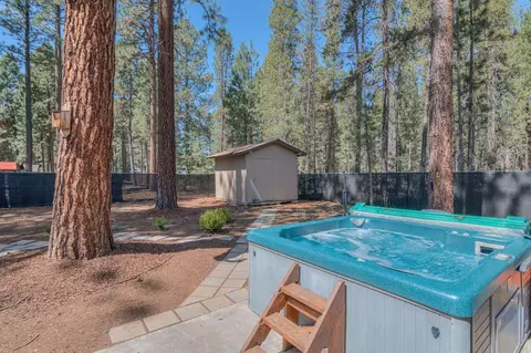 Exterior - 56243 Solar Dr, Bend, OR 97707 photo 8 of 9