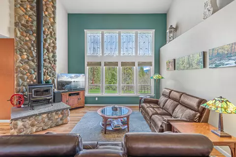 Living - 68 Busch Rd, Trail, OR 97541 photo 2 of 3