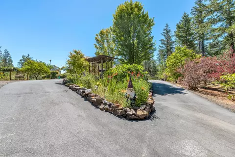 Exterior - 68 Busch Rd, Trail, OR 97541 photo 4 of 28