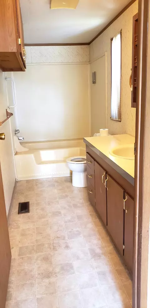 Bath - 7055 Takilma Rd, Cave Junction, OR 97523 photo 2 of 2