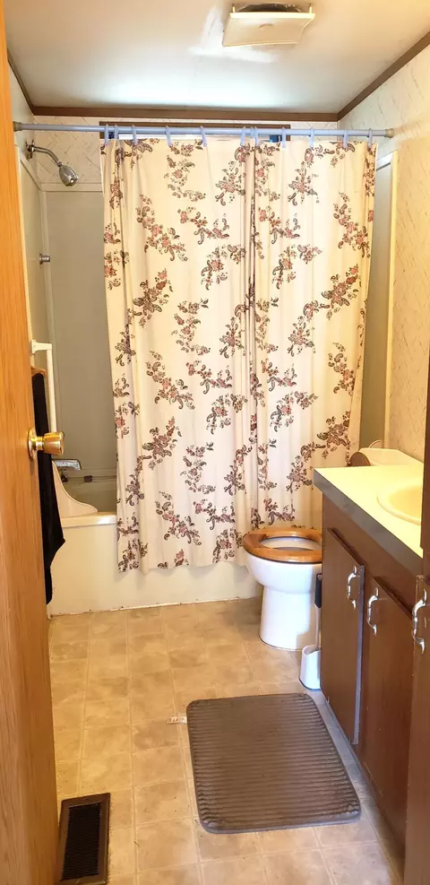 Bath - 7055 Takilma Rd, Cave Junction, OR 97523 photo 1 of 2