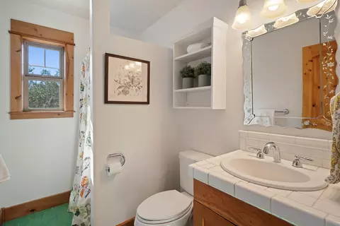 Bath - 20071 Beaver Ln, Bend, OR 97703 photo 6 of 7