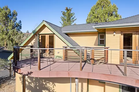 Exterior - 20071 Beaver Ln, Bend, OR 97703 photo 5 of 8