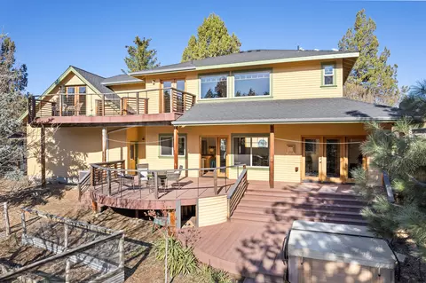 Exterior - 20071 Beaver Ln, Bend, OR 97703 photo 7 of 8
