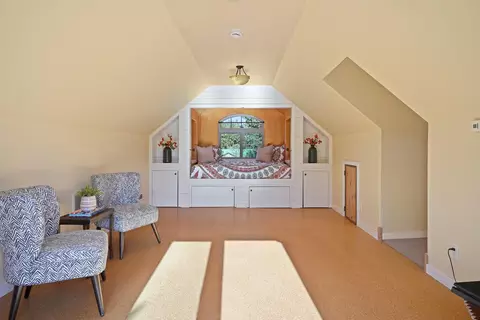 Bedroom - 20071 Beaver Ln, Bend, OR 97703 photo 6 of 8