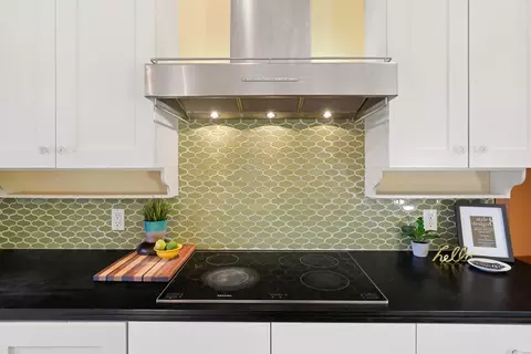 Kitchen - 20071 Beaver Ln, Bend, OR 97703 photo 5 of 6