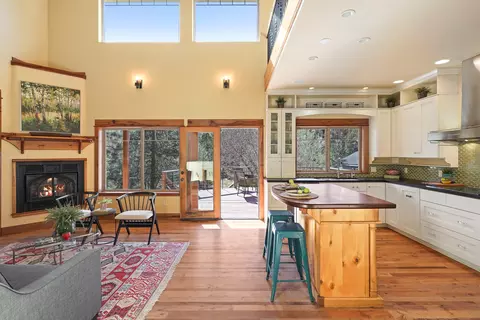 Kitchen - 20071 Beaver Ln, Bend, OR 97703 photo 1 of 6