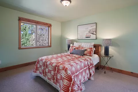 Bedroom - 20071 Beaver Ln, Bend, OR 97703 photo 4 of 8